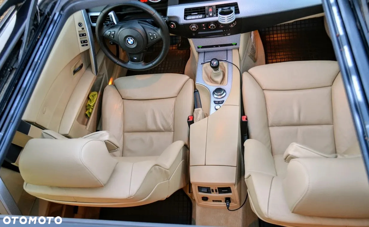 BMW Seria 5 525i Touring - 17