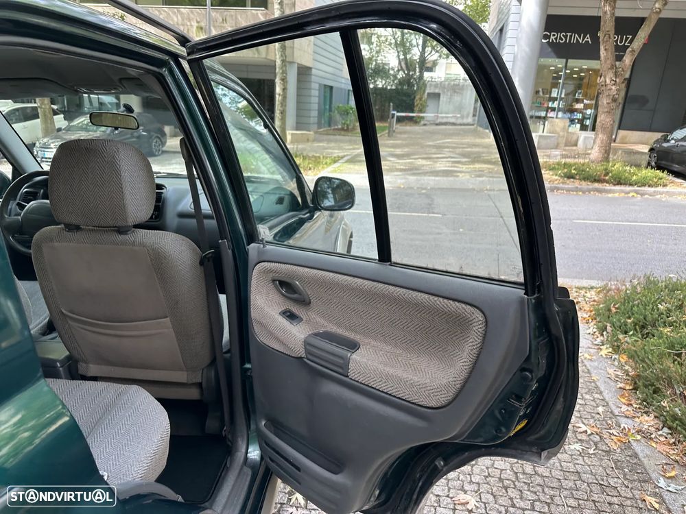 Suzuki Grand Vitara Metal Top 2.0 TDi - 21