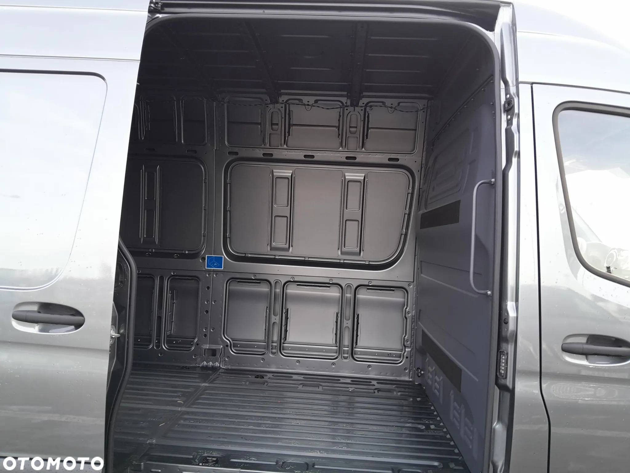 Mercedes-Benz Sprinter - 16