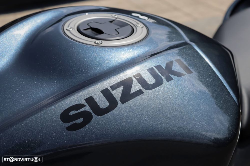 Suzuki Hayabusa Gsx -R 1300 - 15