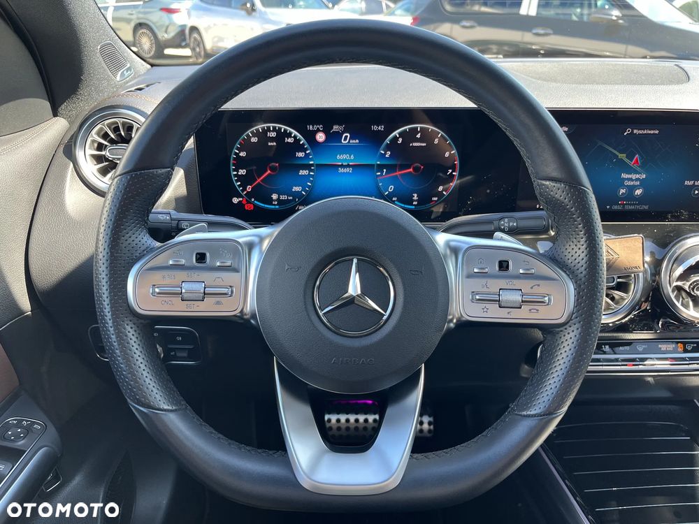 Mercedes-Benz GLA - 15