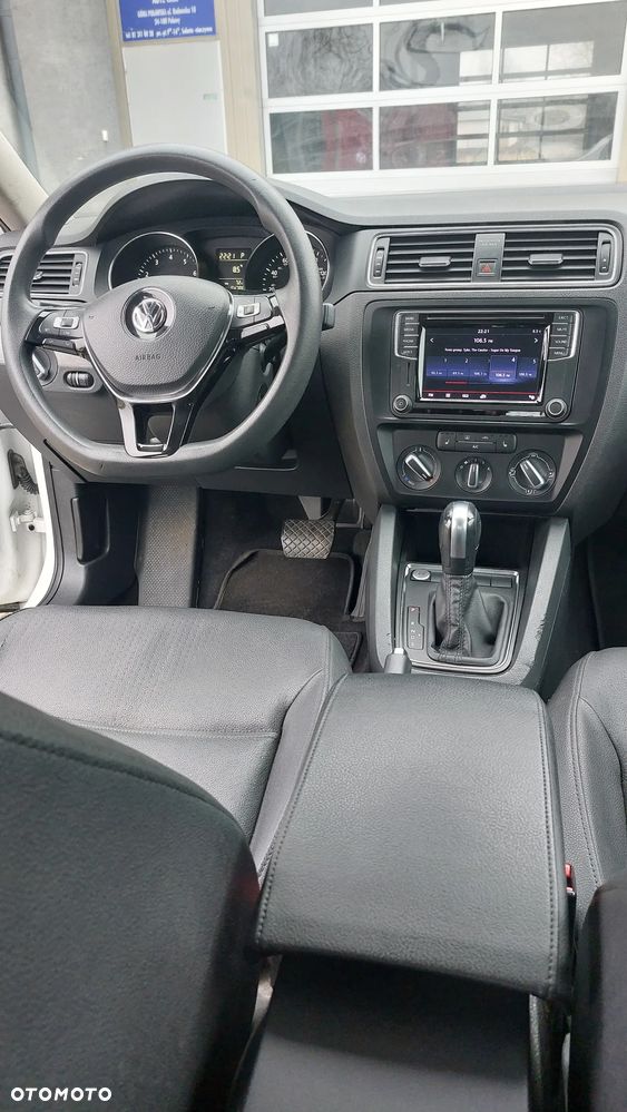 Volkswagen Jetta - 3