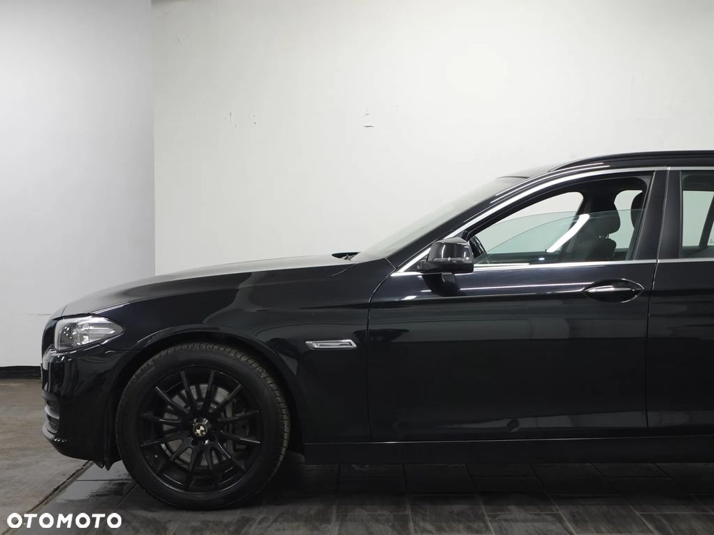 BMW Seria 5 525d xDrive Sport-Aut Modern Line - 16