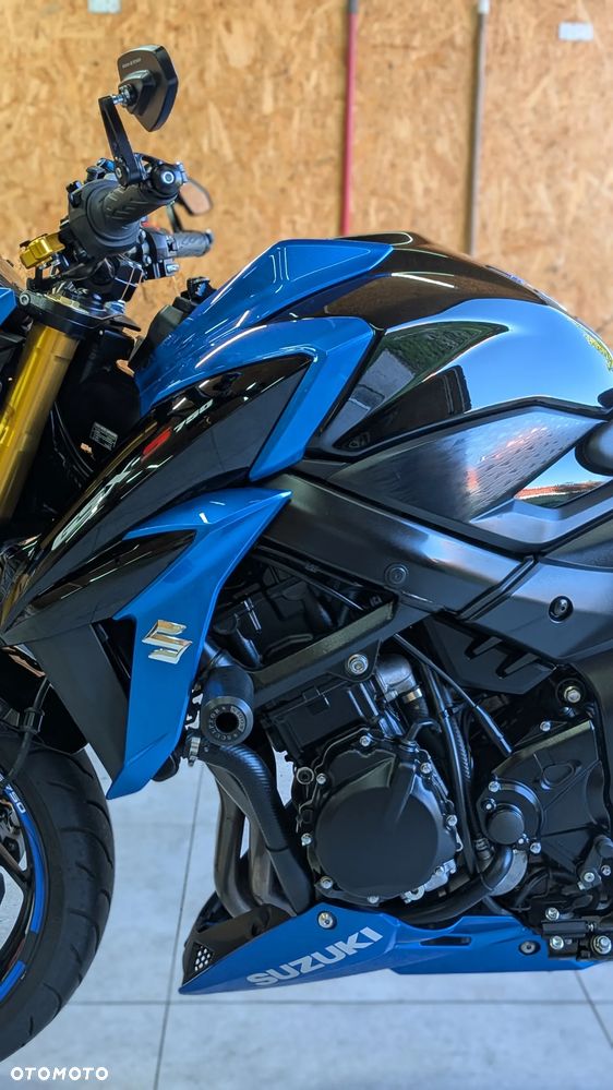 Suzuki GSX - 8