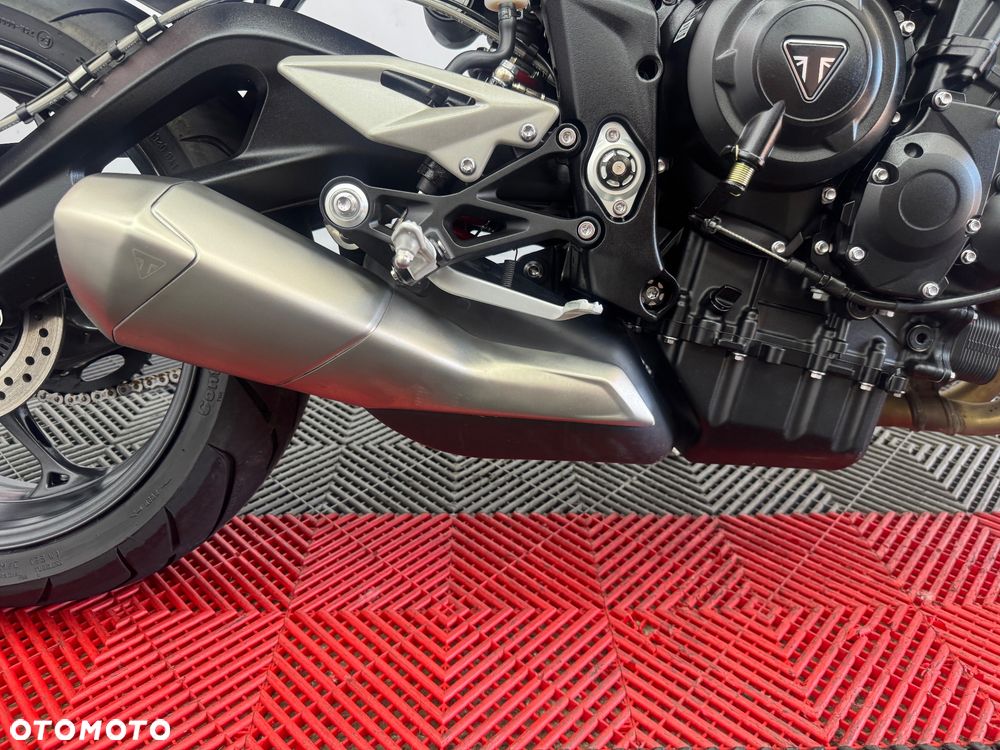 Triumph Street Triple - 33