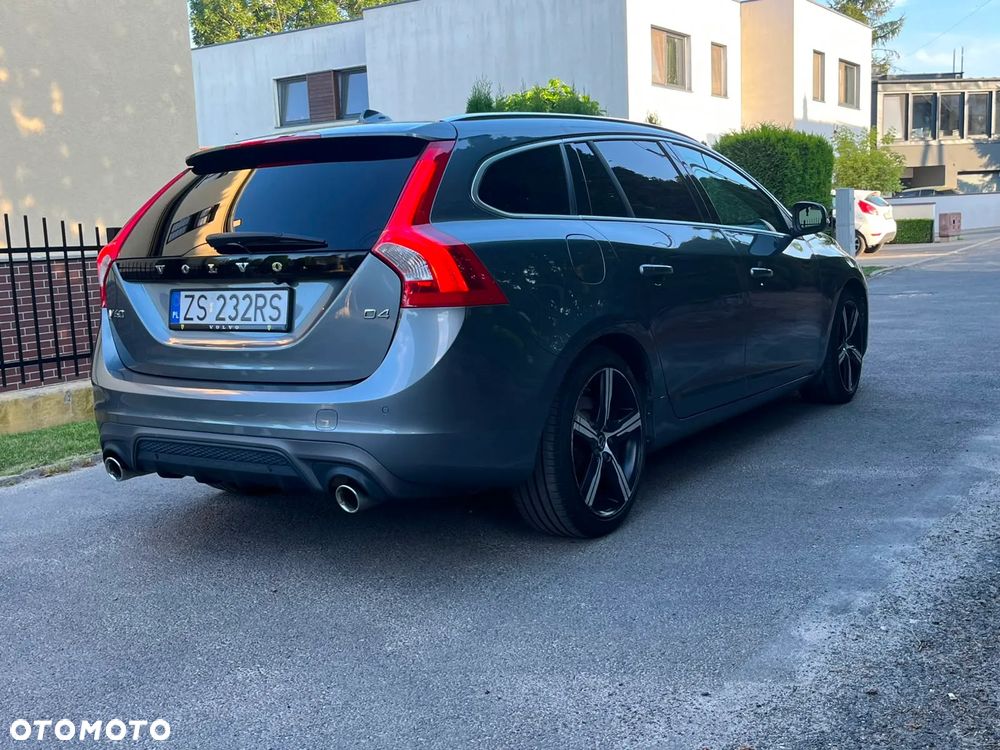 Volvo V60 D4 R-Design - 8
