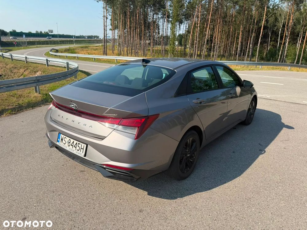 Hyundai Elantra - 4