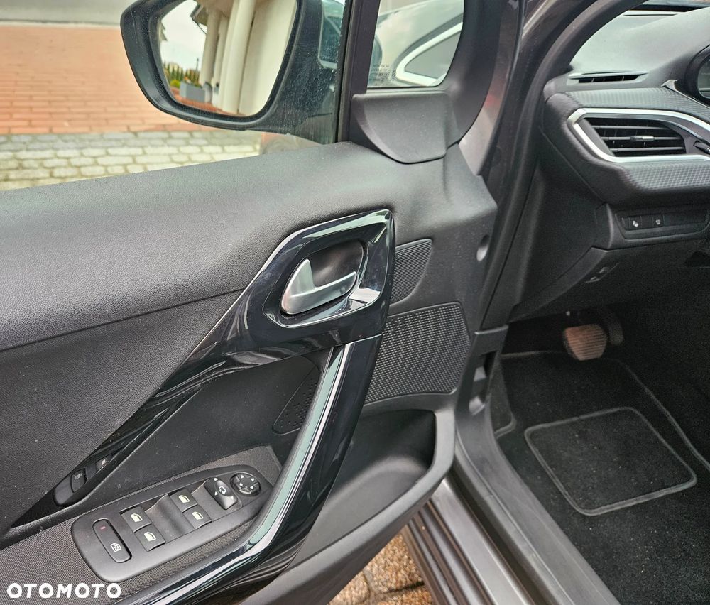 Peugeot 208 1.2 PureTech GPF Allure S&S EAT6 - 16