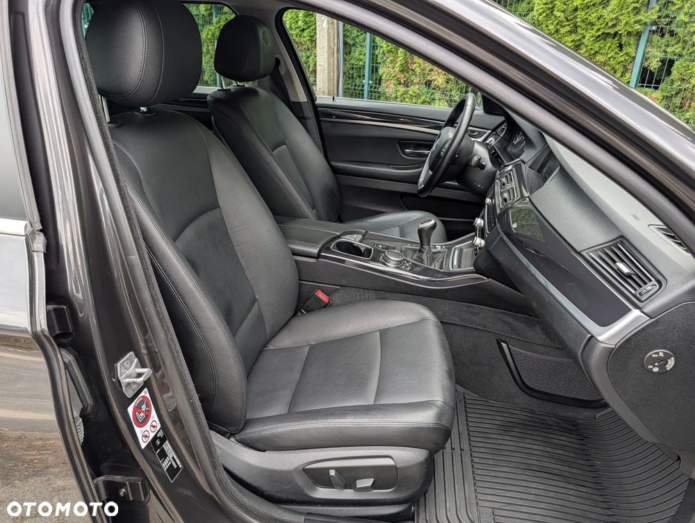 BMW Seria 5 520d Sport Line - 23