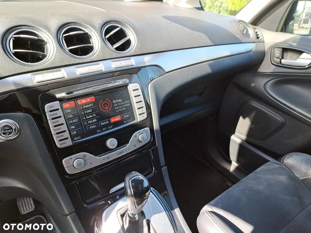 Ford Galaxy 2010 photo 3