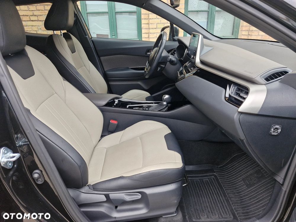 Toyota C-HR 2.0 Hybrid Executive - 38