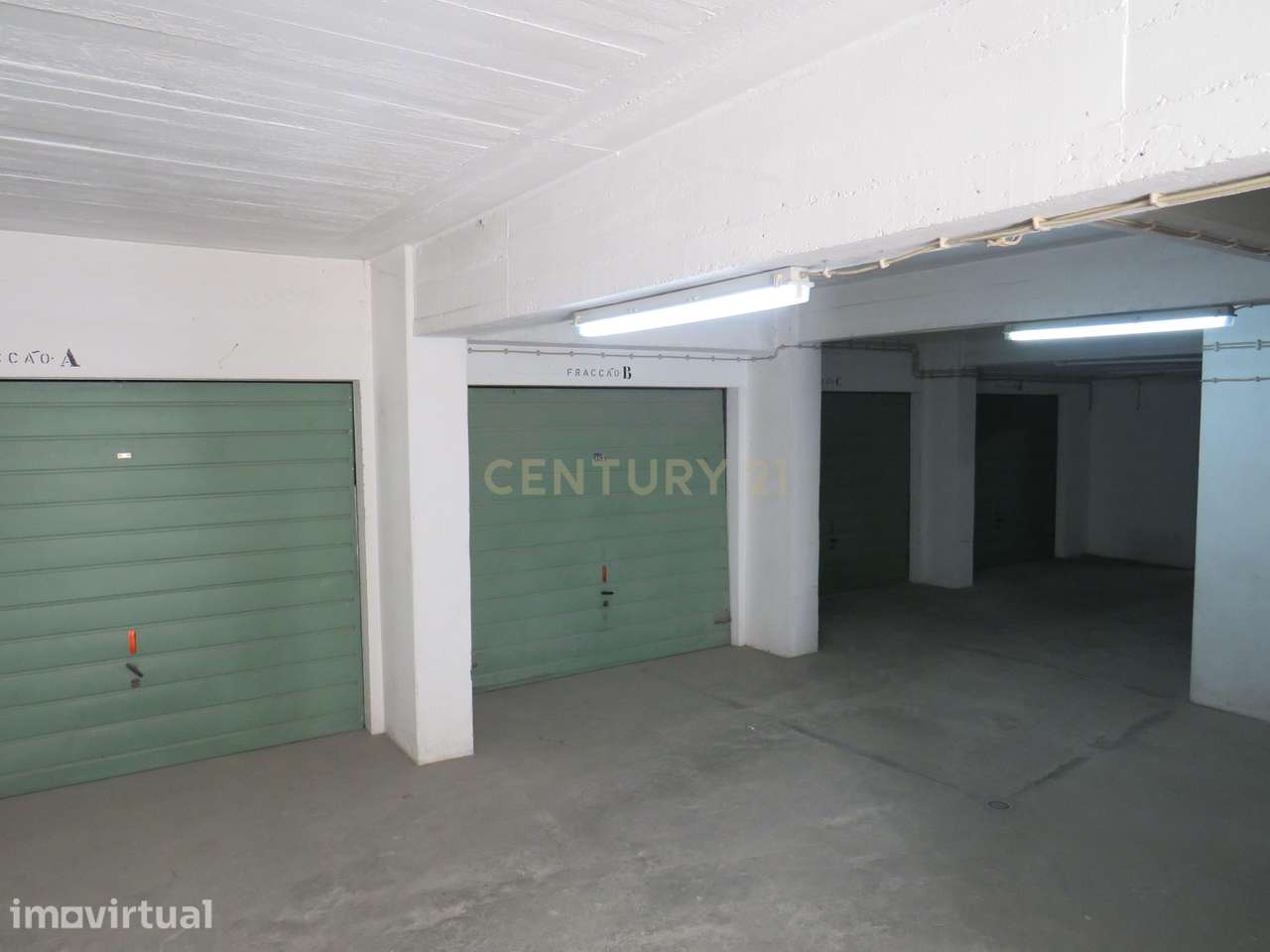 Garagem fechada bem localizada  com bons acessos - Vila Franca de Xira - Grande imagem: 3/12