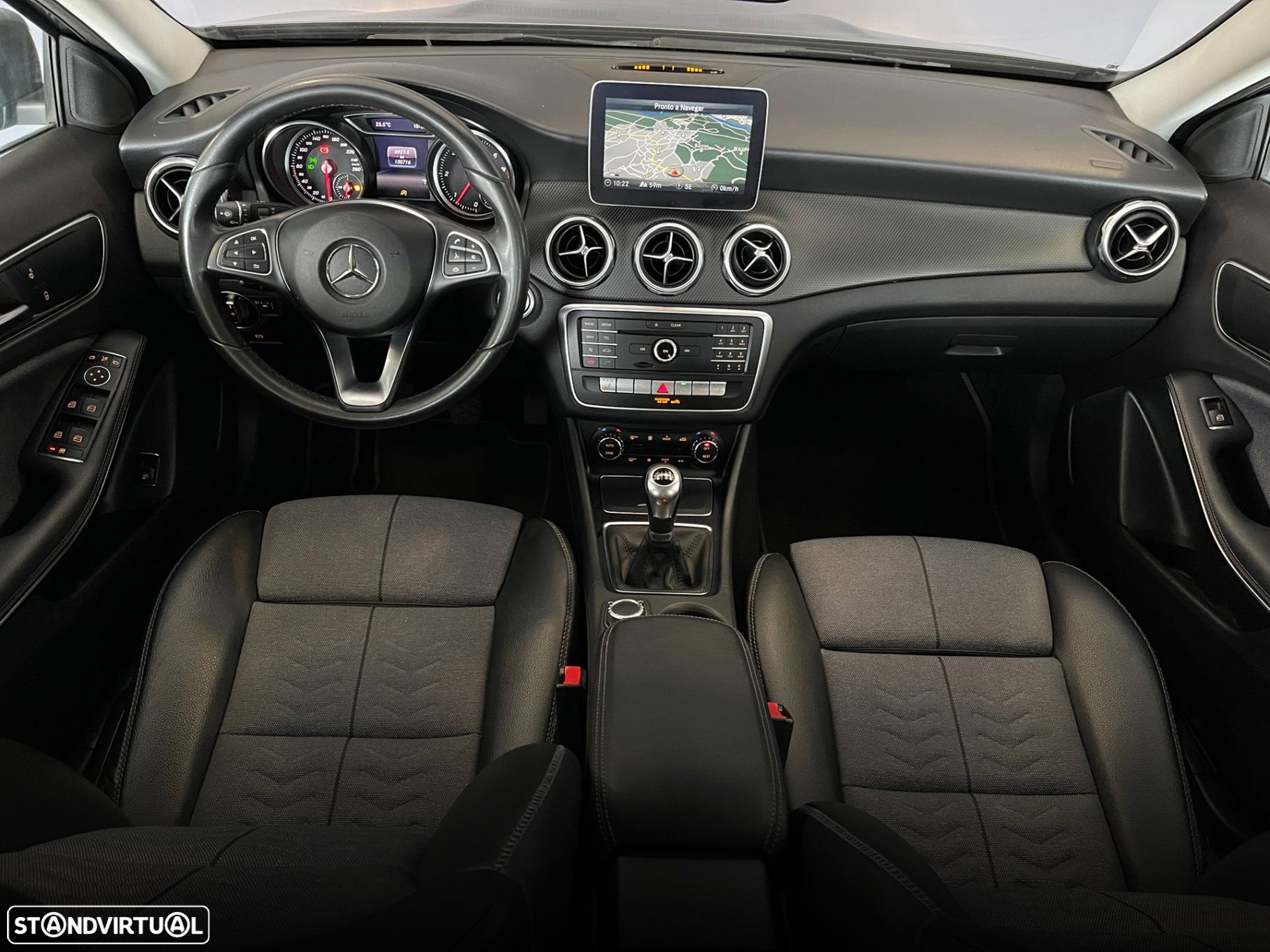 Mercedes-Benz GLA 200 d Urban - 32