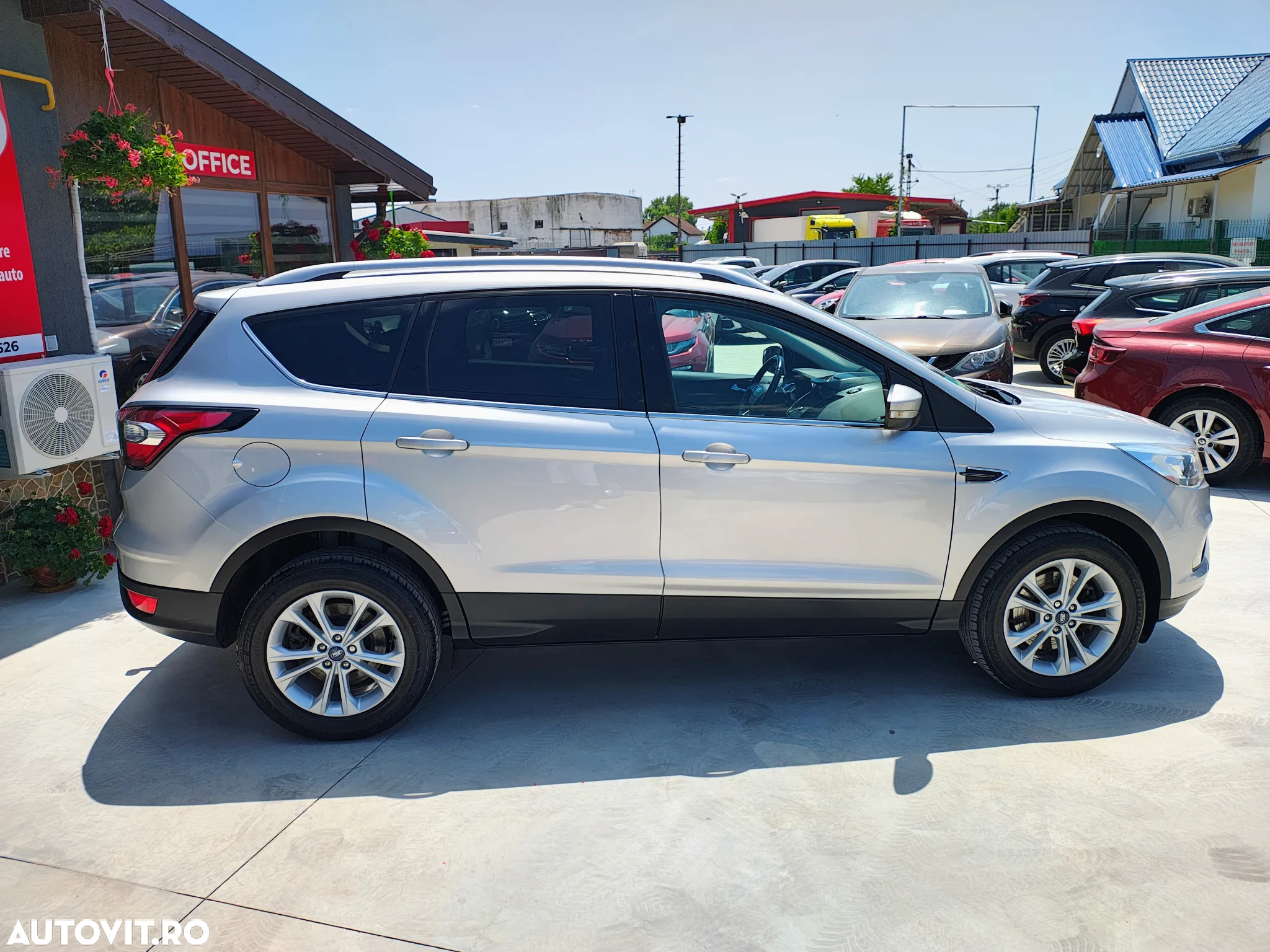 Ford Kuga 2.0 TDCi 2x4 Titanium - 10