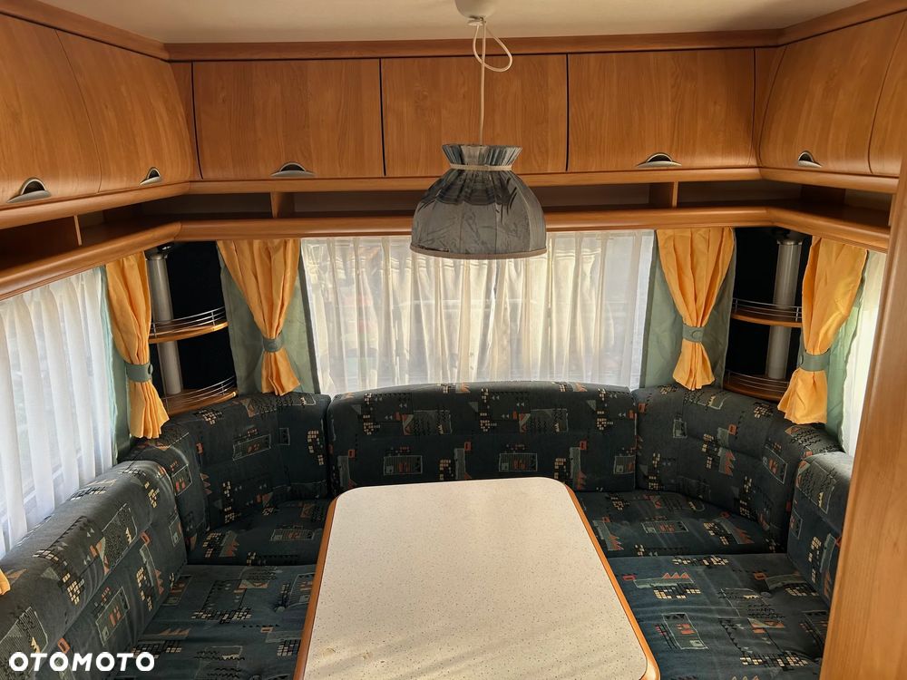 Hobby 495 zadbana z przedsionkiem i napędem - 20