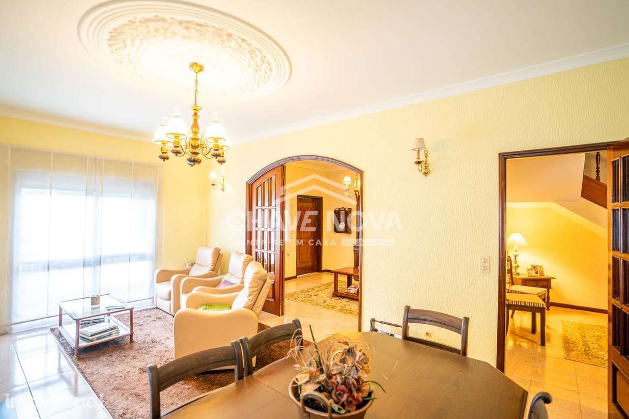 Moradia Geminada V4 c/ Garagem Box em Rio Tinto - Grande imagem: 2/24