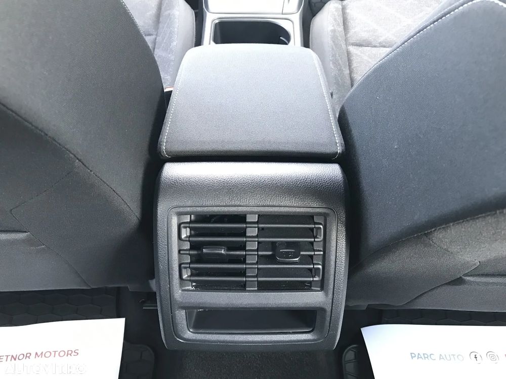 Volkswagen Golf 1.5 TSI ACT Life - 37