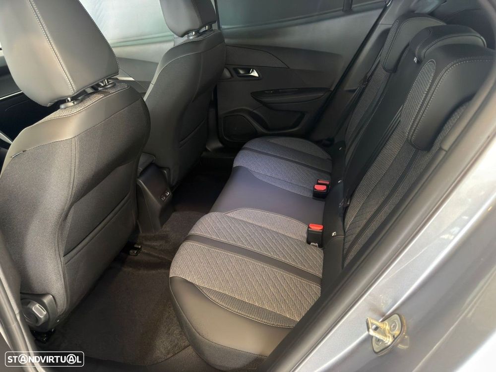 Peugeot e-2008 54 kWh Allure - 8