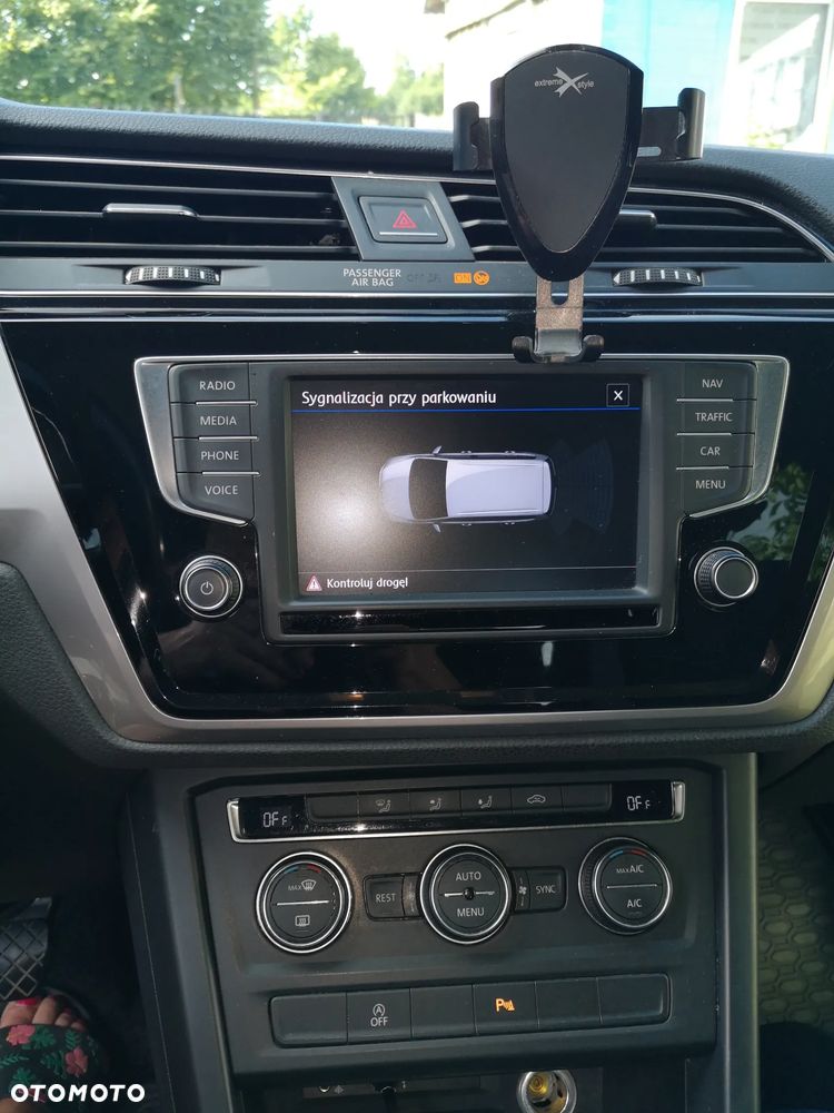 Volkswagen Touran - 11