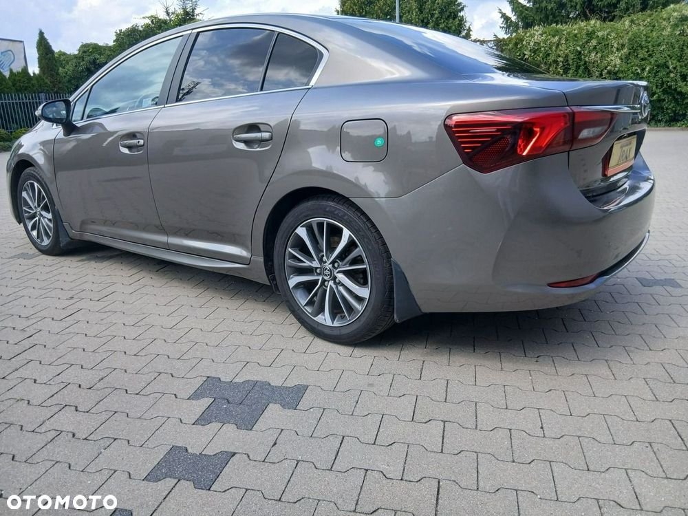 Toyota Avensis 1.8 Premium - 4