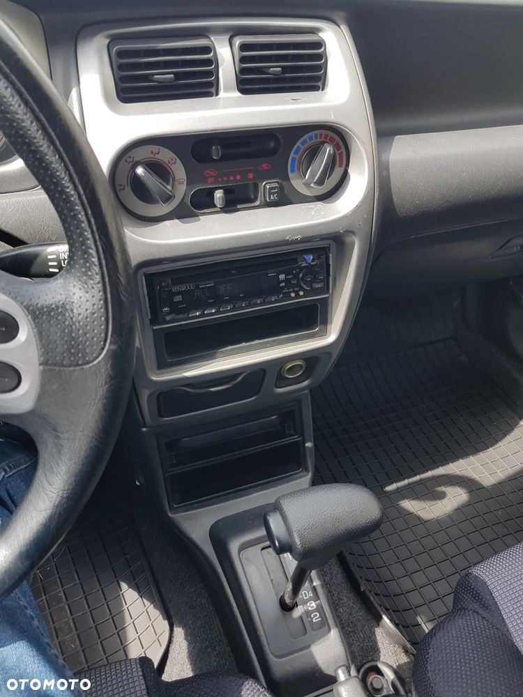 Daihatsu Sirion - 14