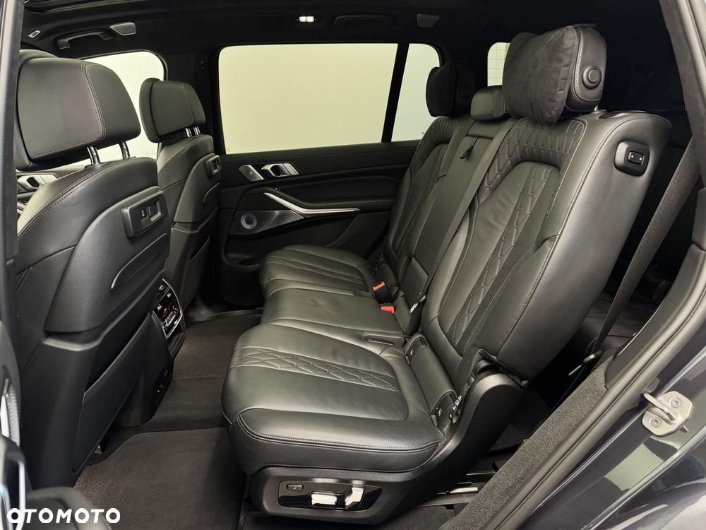 BMW X7 - 24