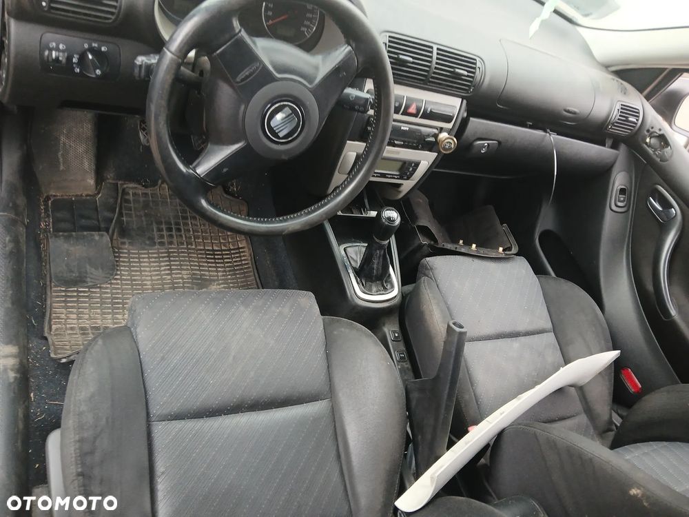 Seat Leon Cupra FR LS7U maska pokrywa silnika klapa bagażnika zderzak lampa reflektor pas przedni stop lampy halogeny przeciwmgłowe odblaski grill atrapa znaczek błotnik - 9