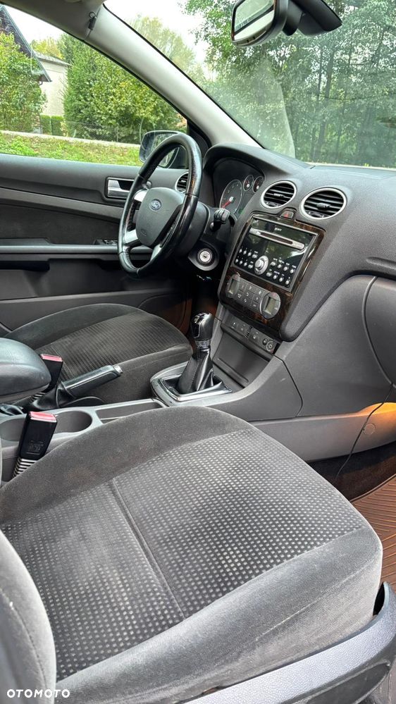 Ford Focus 1.6 Ghia - 12