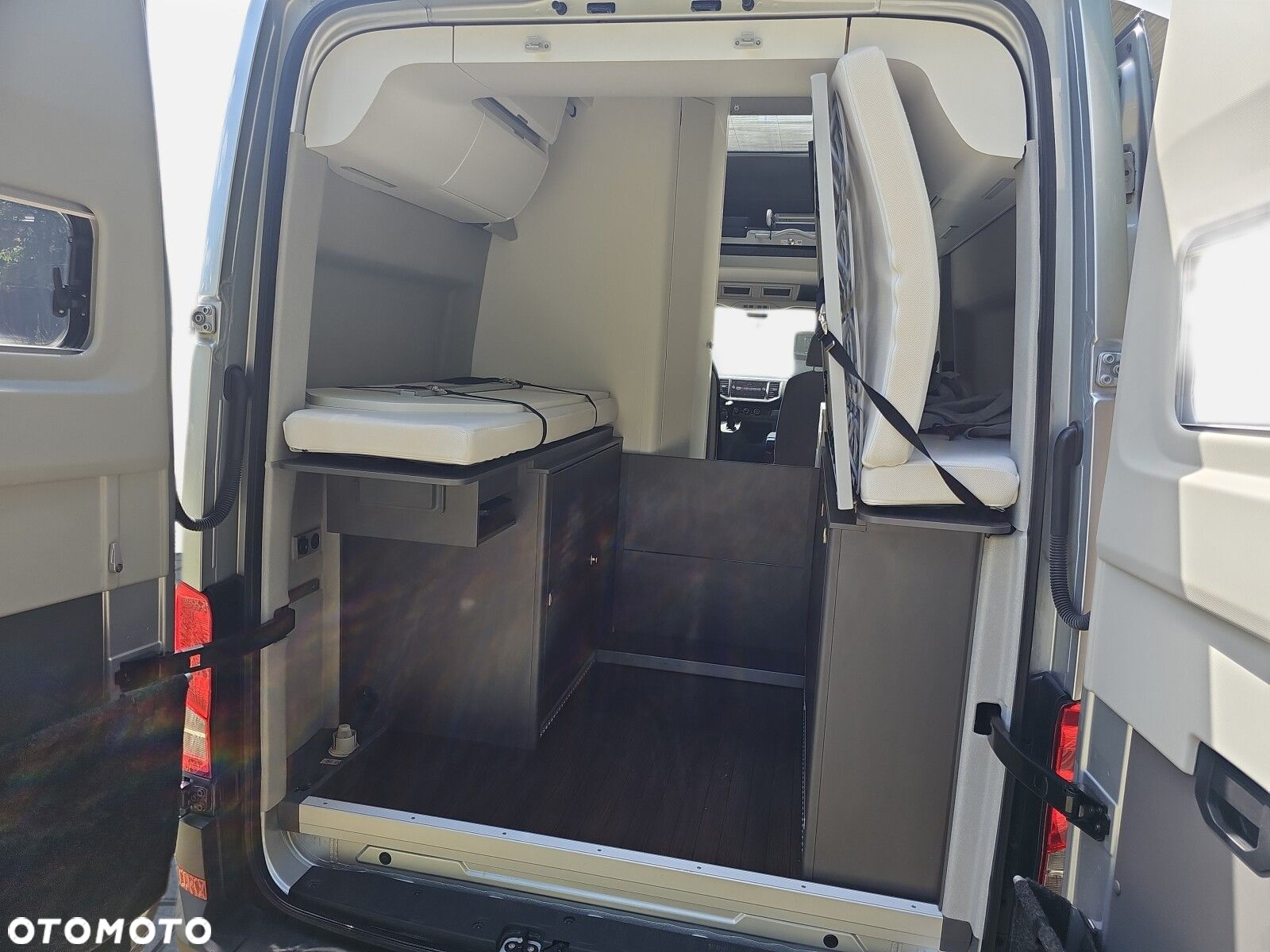 Volkswagen Grand California - 24