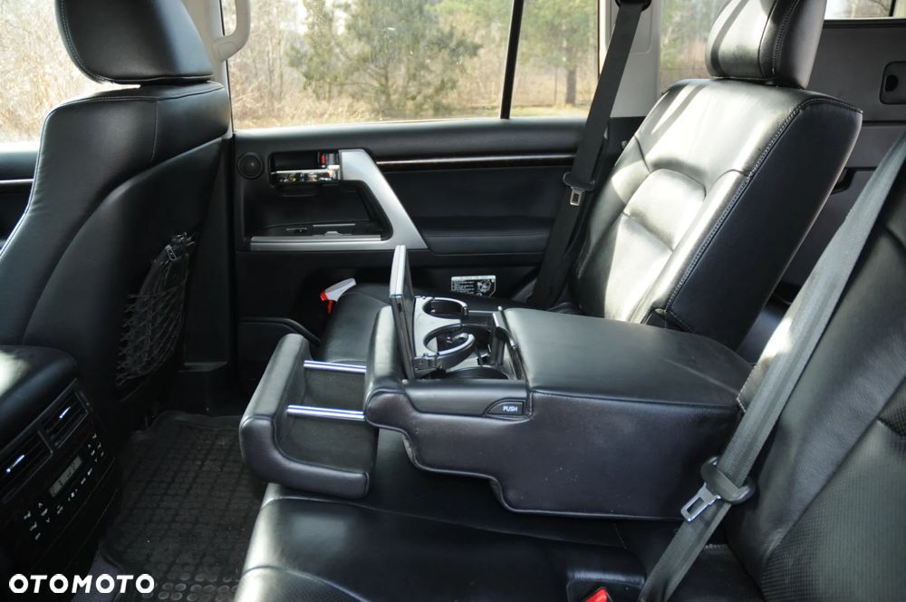 Toyota Land Cruiser - 35