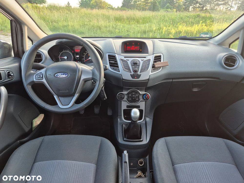 Ford Fiesta 1.25 Celebration - 12