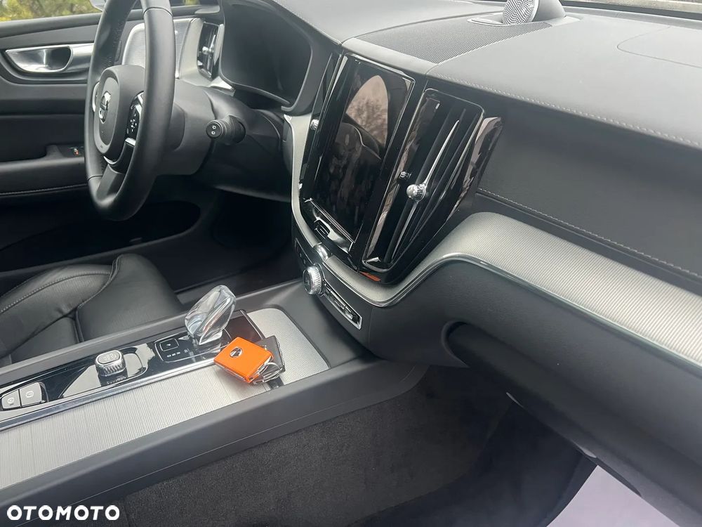 Volvo XC 60 B5 B AWD Ultra Black Edition - 24