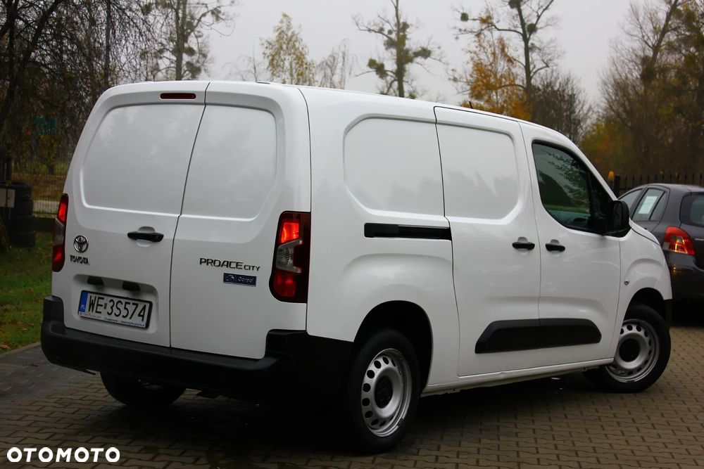 Toyota Proace City CHŁODNIA 1.5D-4D 102KM LONG L2 3 Osobowy - 9