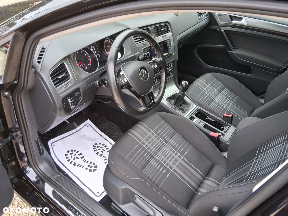 Volkswagen Golf - 8