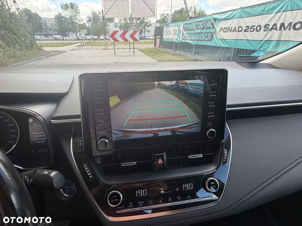 Toyota Corolla 1.8 Hybrid Comfort - 17