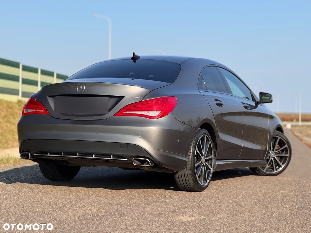 Mercedes-Benz CLA 200 7G-DCT Urban - 22