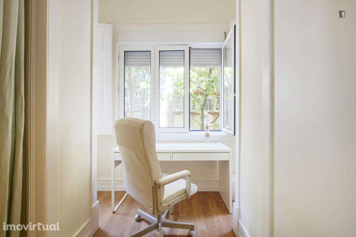 Quarto - localizado em Marquês de Pombal Lisbon - Grande imagem: 3/27