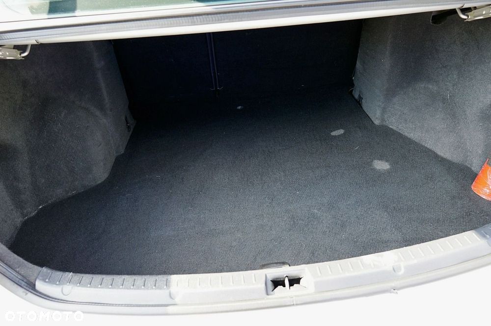 Toyota Avensis 1.8 Active MS - 20