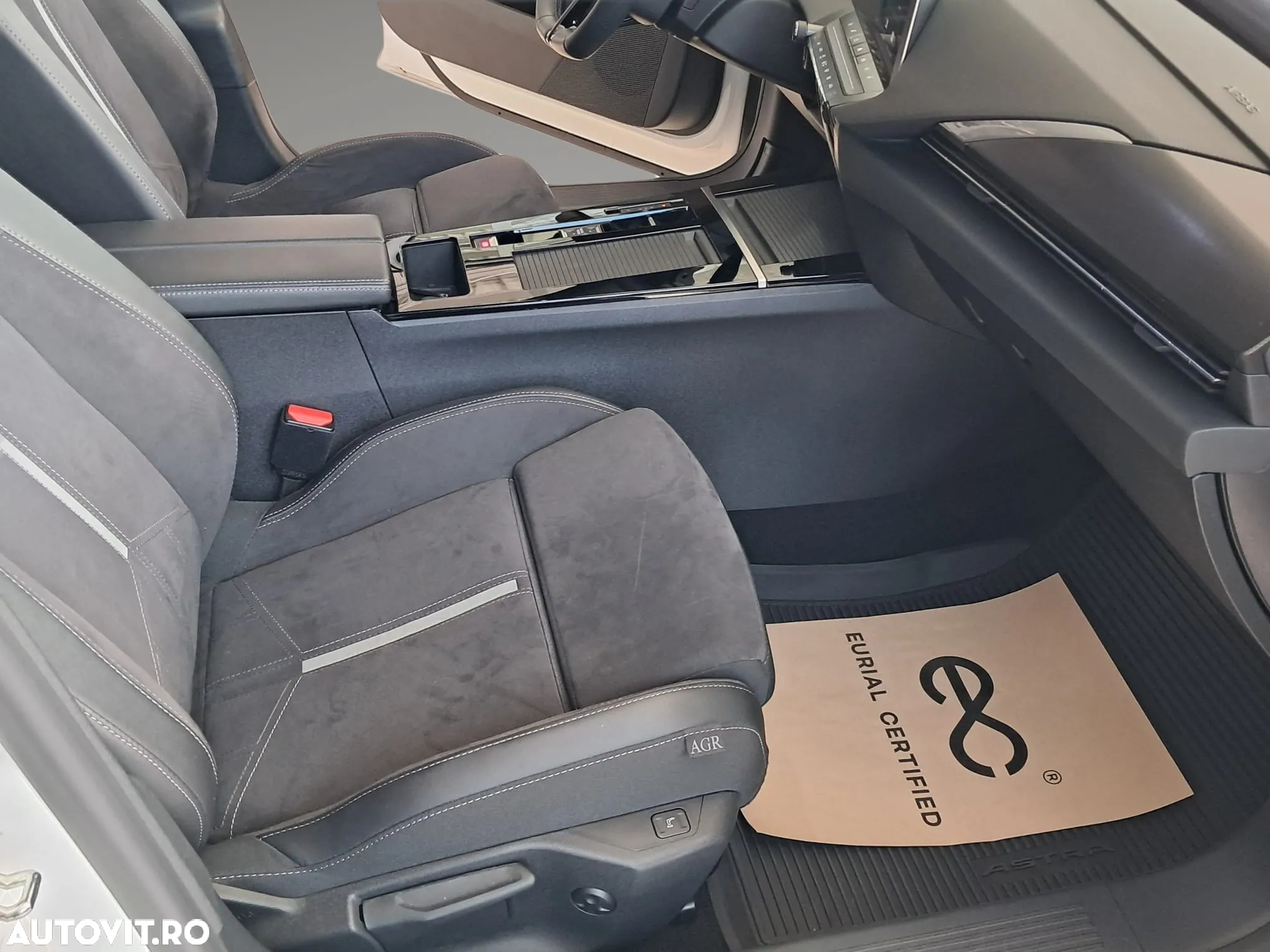Opel Astra Sport Tourer 1.6L Turbo PHEV AT8 GSe - 8