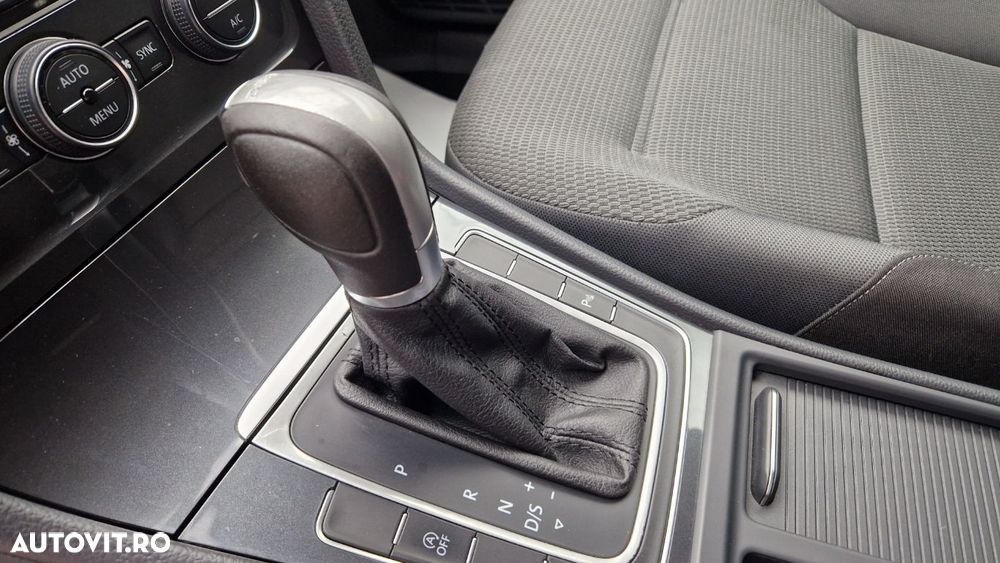 Volkswagen Golf - 16