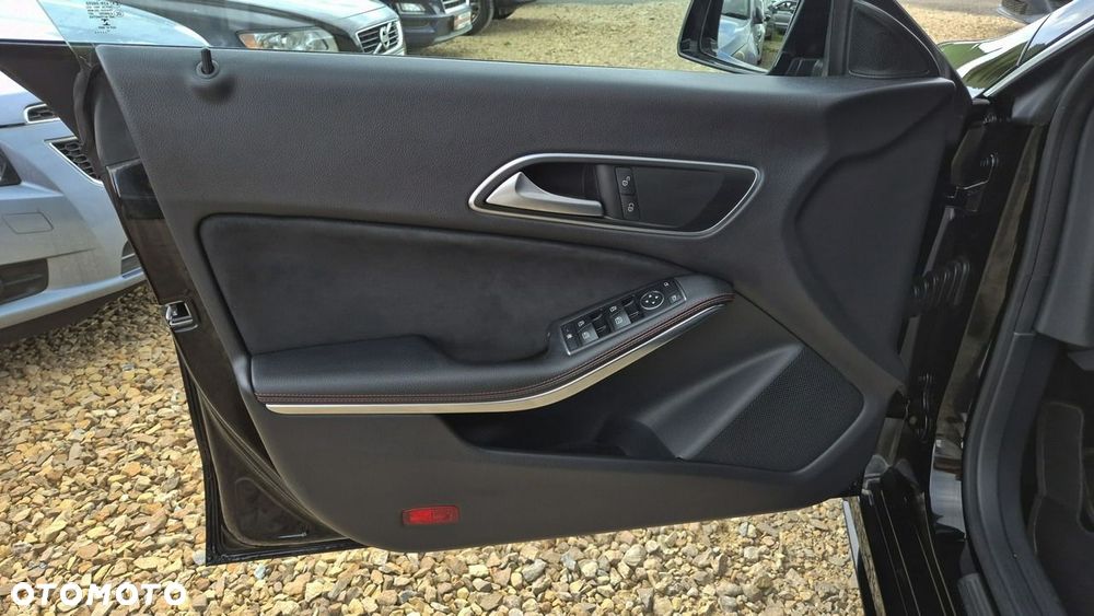 Mercedes-Benz CLA 200 7G-DCT AMG Line - 13