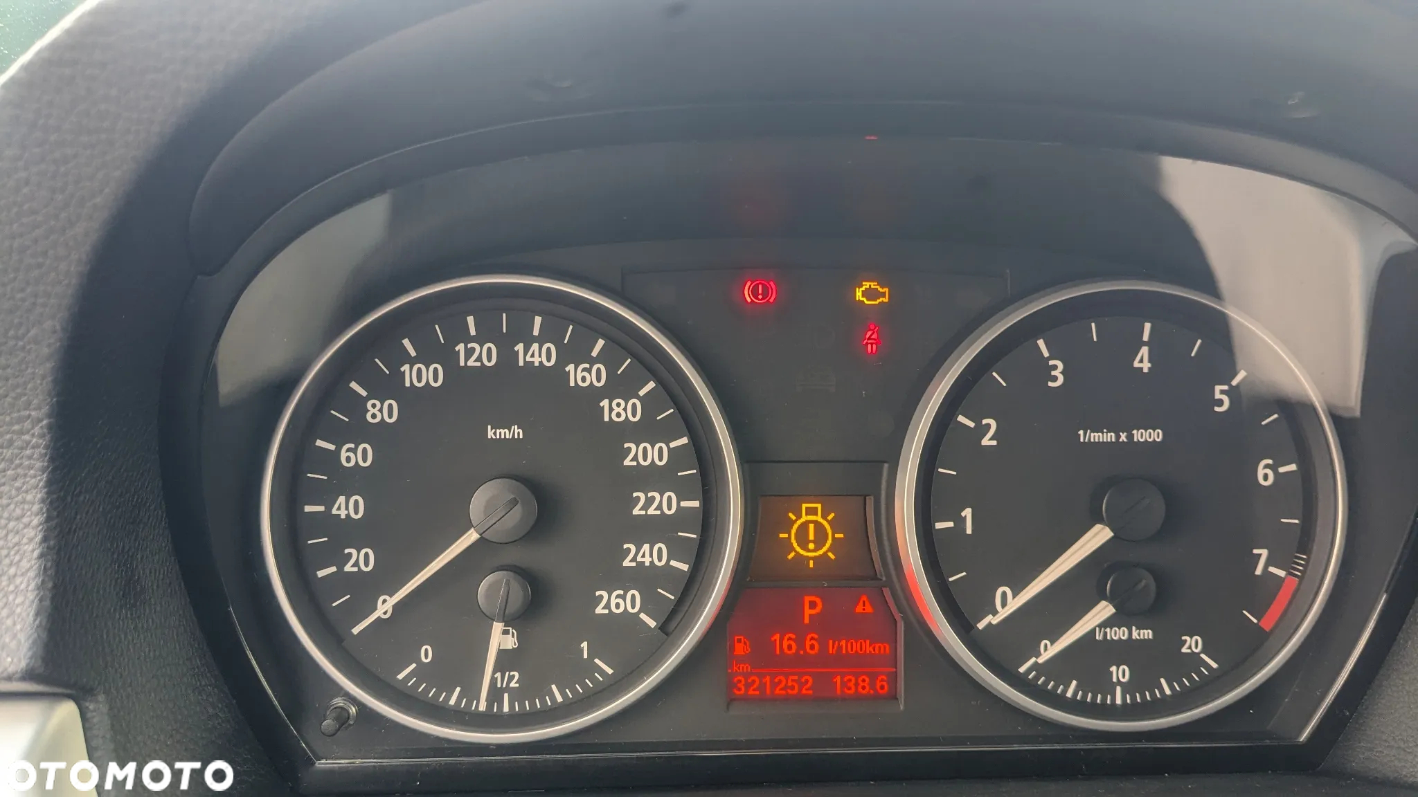 BMW Seria 3 325xi Touring - 10