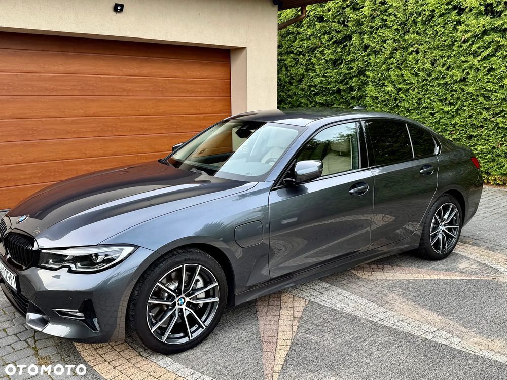 BMW Seria 3 330e Luxury Line sport - 11