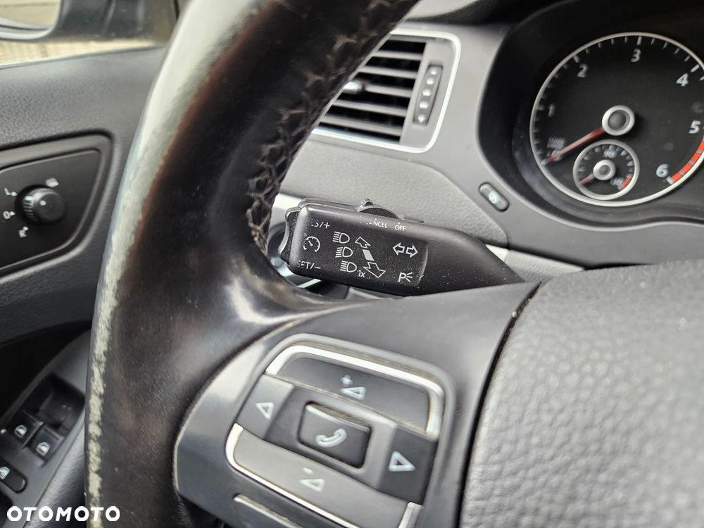 Volkswagen Jetta 1.6 TDI DPF Highline - 18