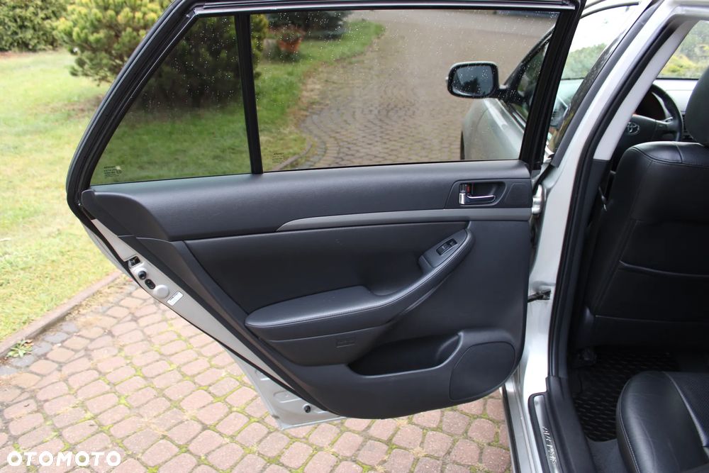 Toyota Avensis 2.0 D-4D Sol Premium - 16