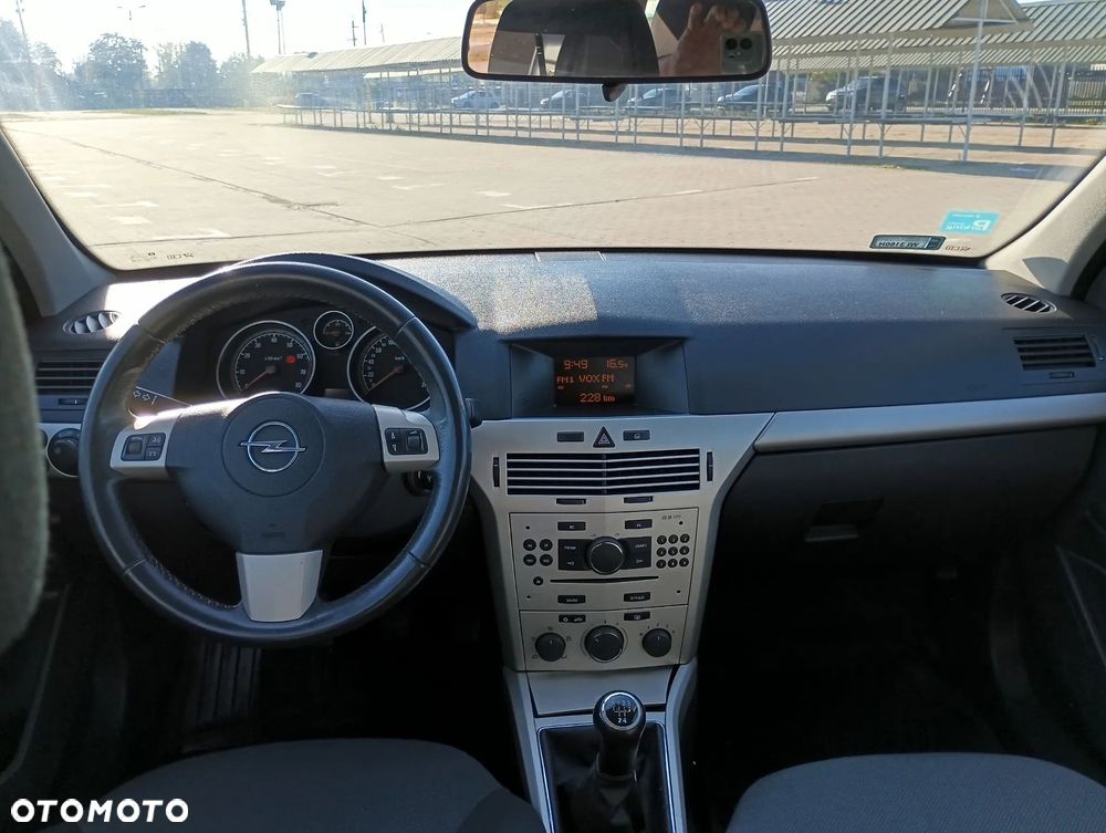 Opel Astra 1.6 Enjoy - 12