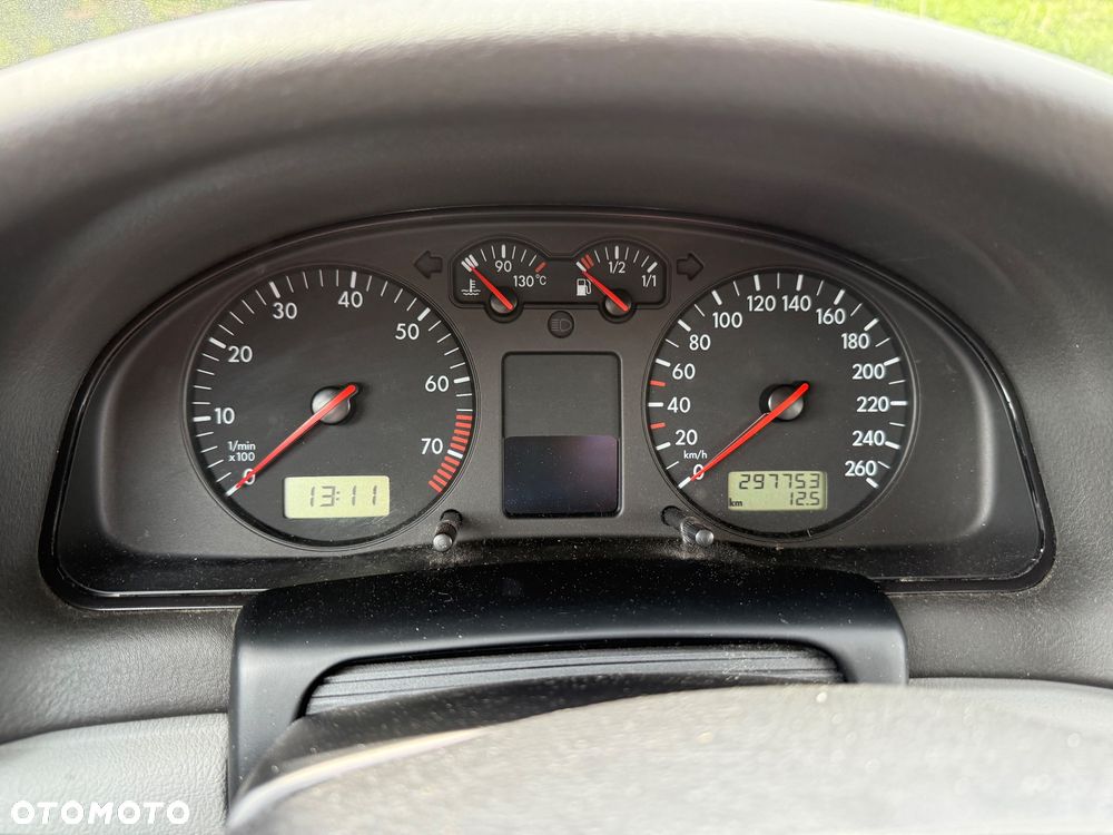 Volkswagen Passat 1.8 Comfortline - 25