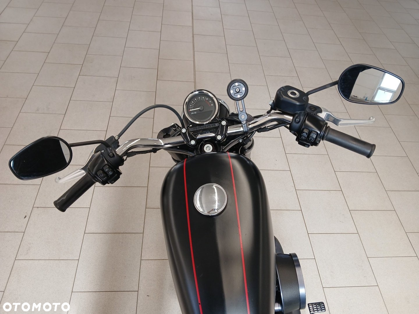 Harley-Davidson Sportster Roadster 1200R - 4