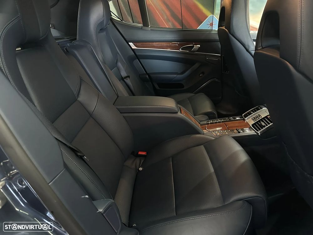 Porsche Panamera Turbo PDK - 22