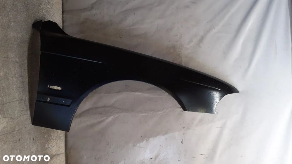 * BŁOTNIK PRZÓD PRZEDNI PRAWY  DO BMW E39 CZARNY - 1